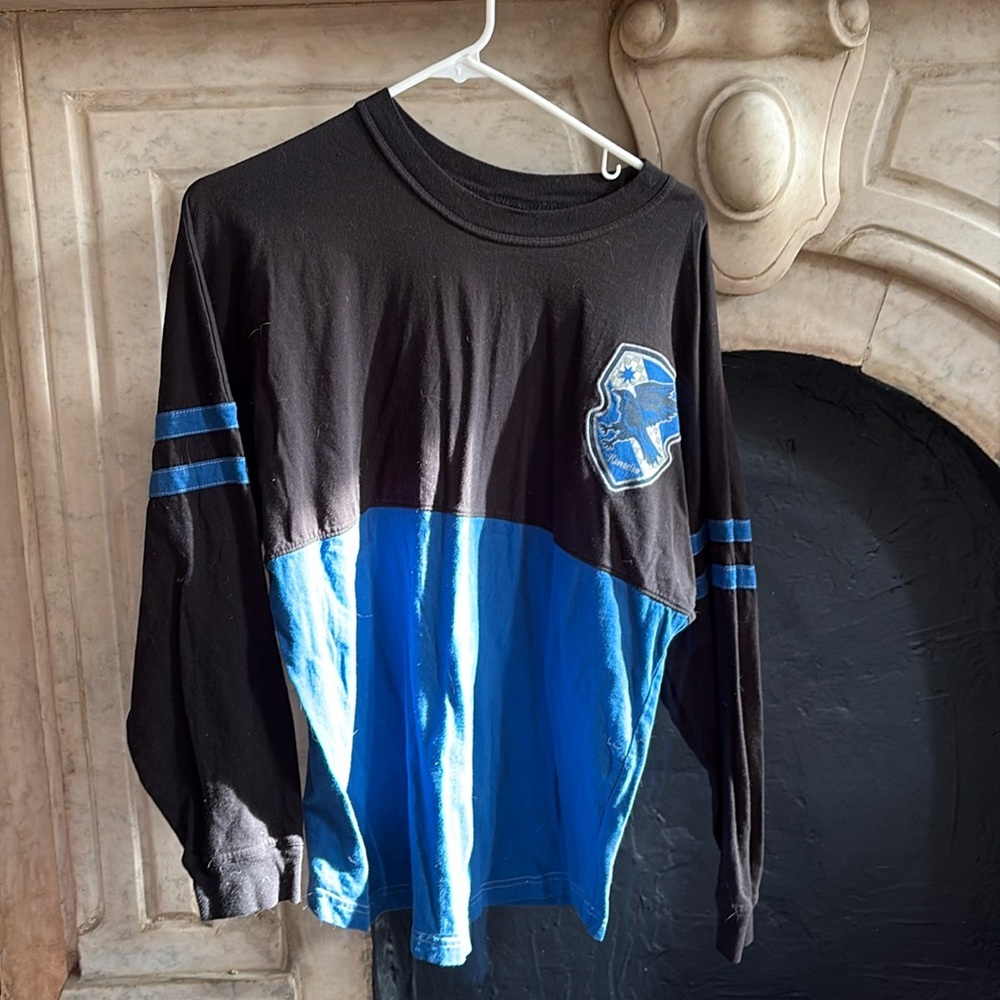 Ravenclaw long sleeve shirt from Universal Studios Size M